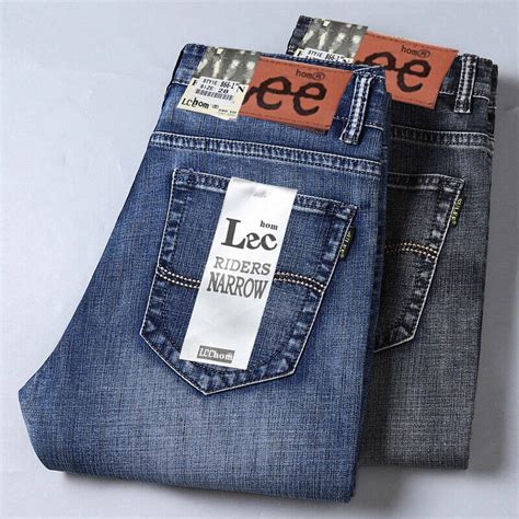 Una nota marca di jeans .